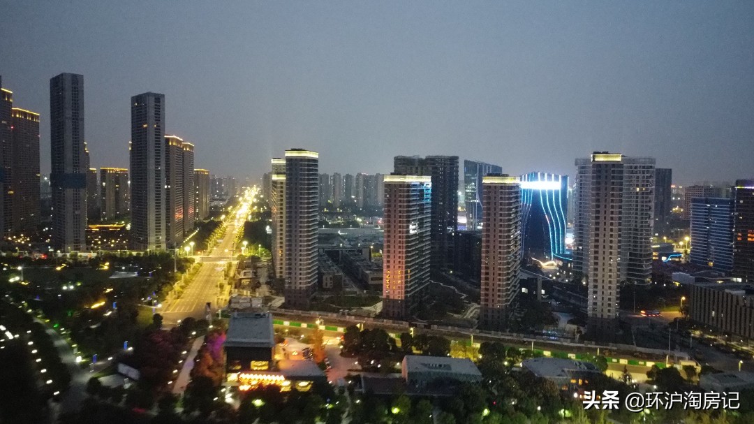 从2.95万降到2.4万！苏州楼市退潮，花了一万亿造了座鬼城