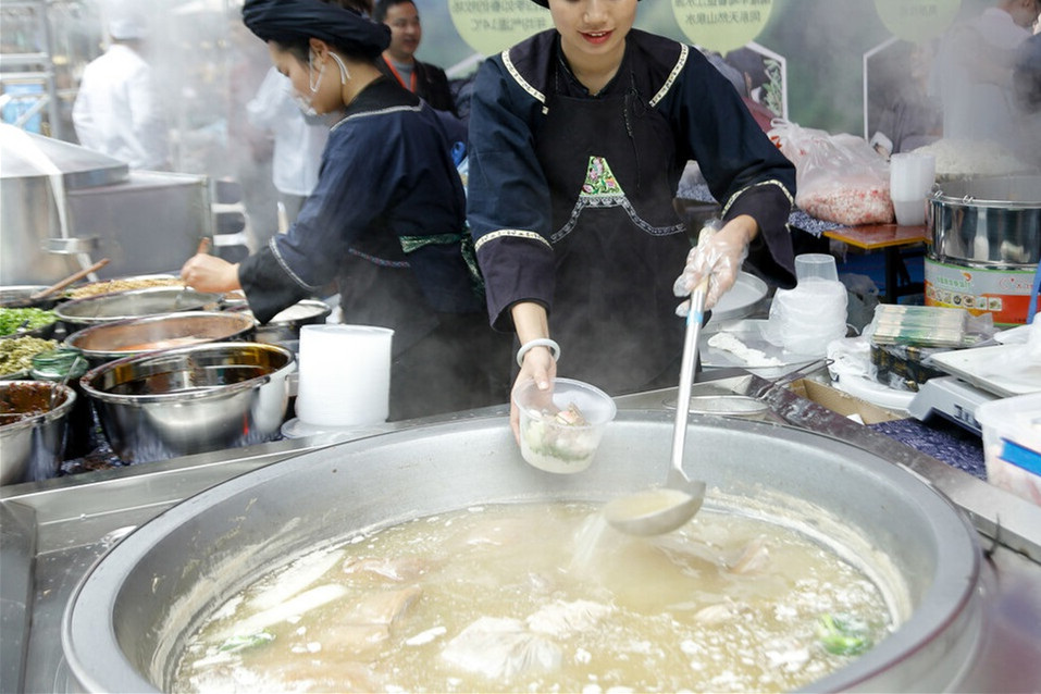 暑伏炖羊肉汤，牢记“3窍门2不放”，汤鲜不发黑，膻味小羊肉香