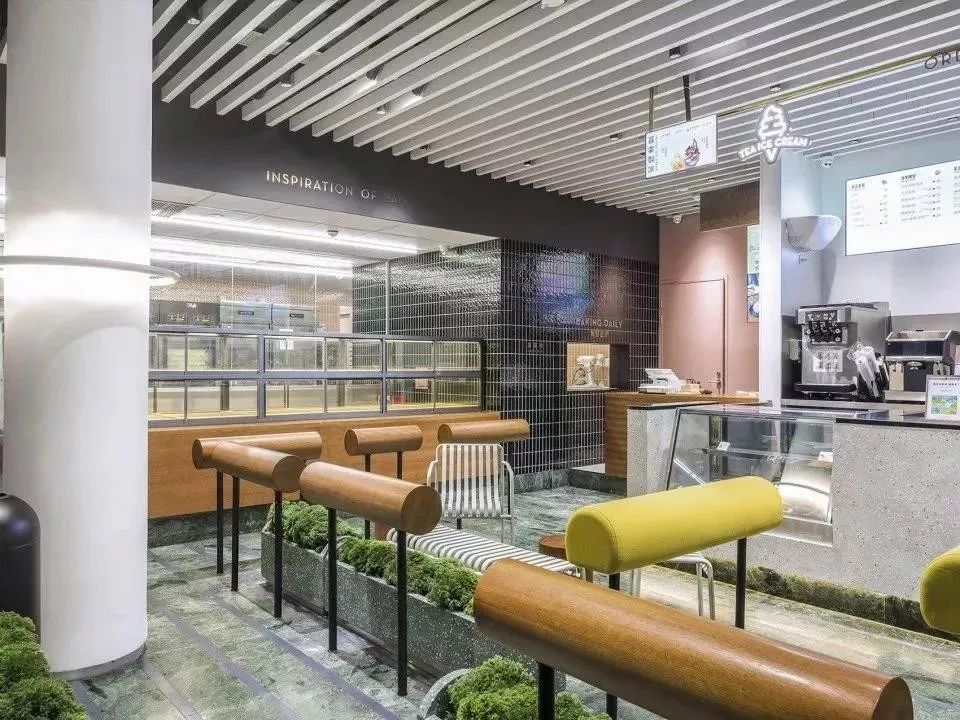 青砖、原木、石材、铝板，喜茶空间如何盘活建筑材料？