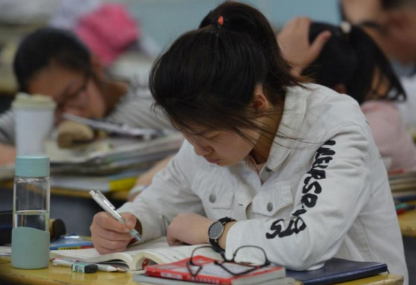 教育部开通学生热线，2021正式实行高校学生资助电话，请及时查收