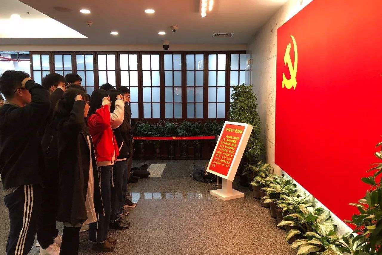 大学生为什么入党？大学入党有哪些好处？大一新生需明白这两点