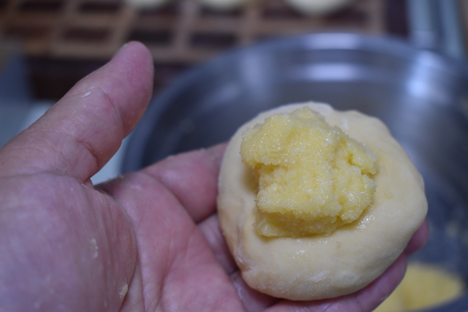 烤一大盘面包，早餐不用愁，我家人最爱这口味，柔软拉丝吃着特香