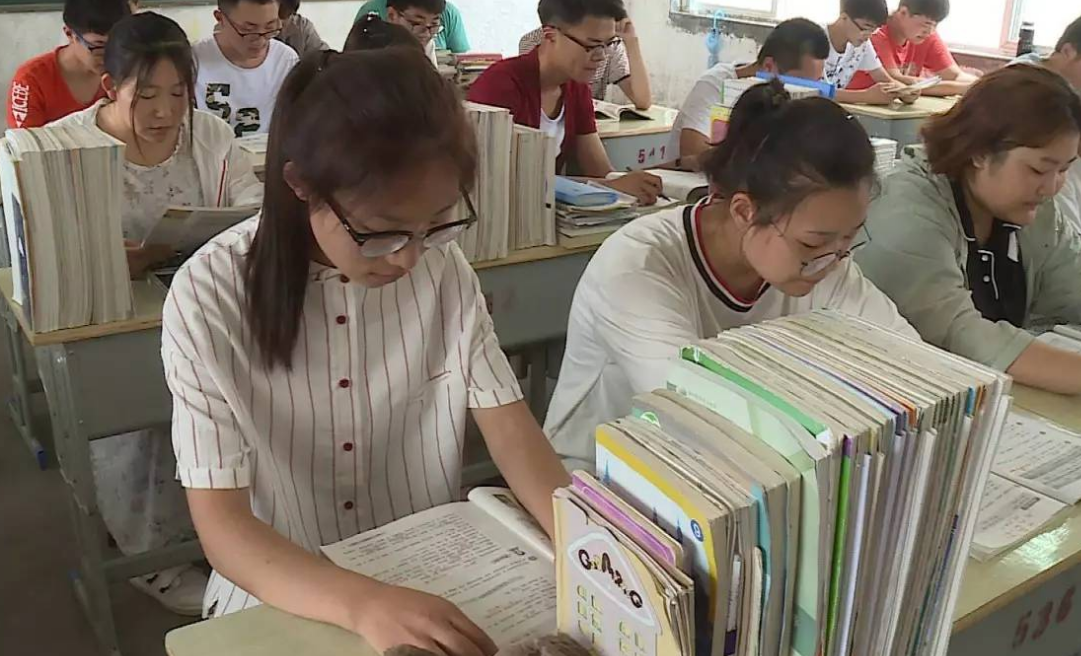 你以为明星都是学渣吗？高考裸考614分的他，被称为“学霸校草”