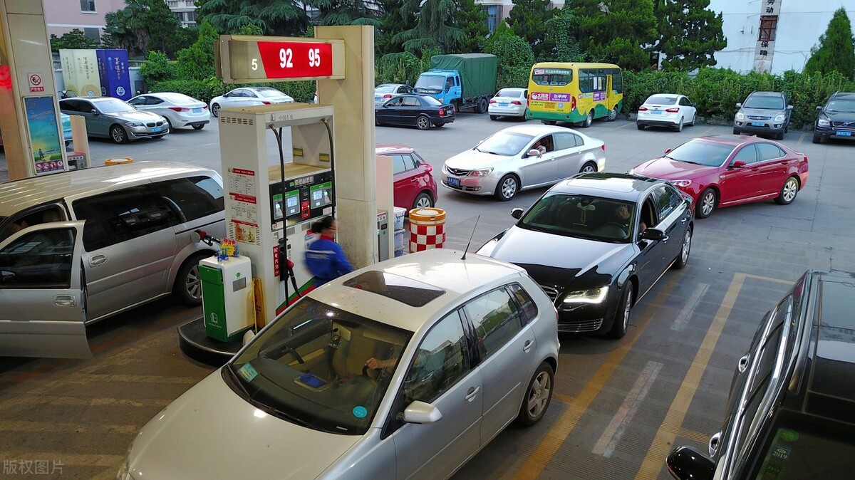 油价调整消息：今天9月30日，全国加油站0号柴油、92号汽油零售价