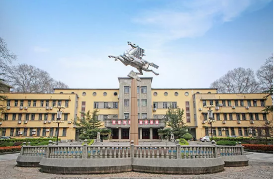 武汉理工大学校徽（5位院士坐镇）