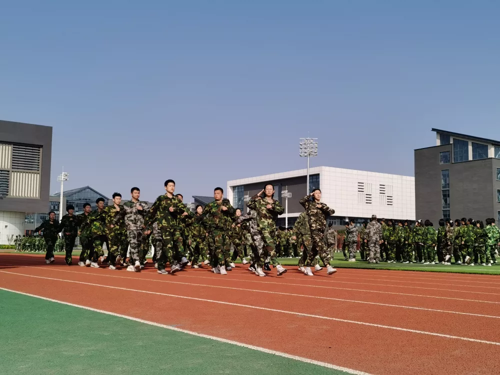 太原市第二外国语学校2021高一军训闭营仪式暨汇报表演