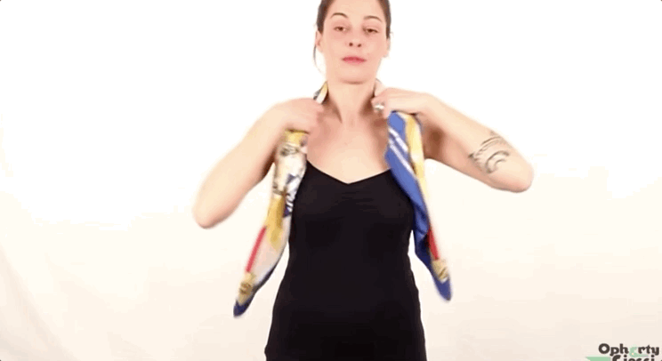 跟着爱马仕，3分钟学会一条丝巾的八种系法