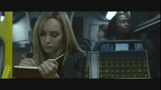 把女神关在笼子当狗养，竟是为了救她？这片全程高能