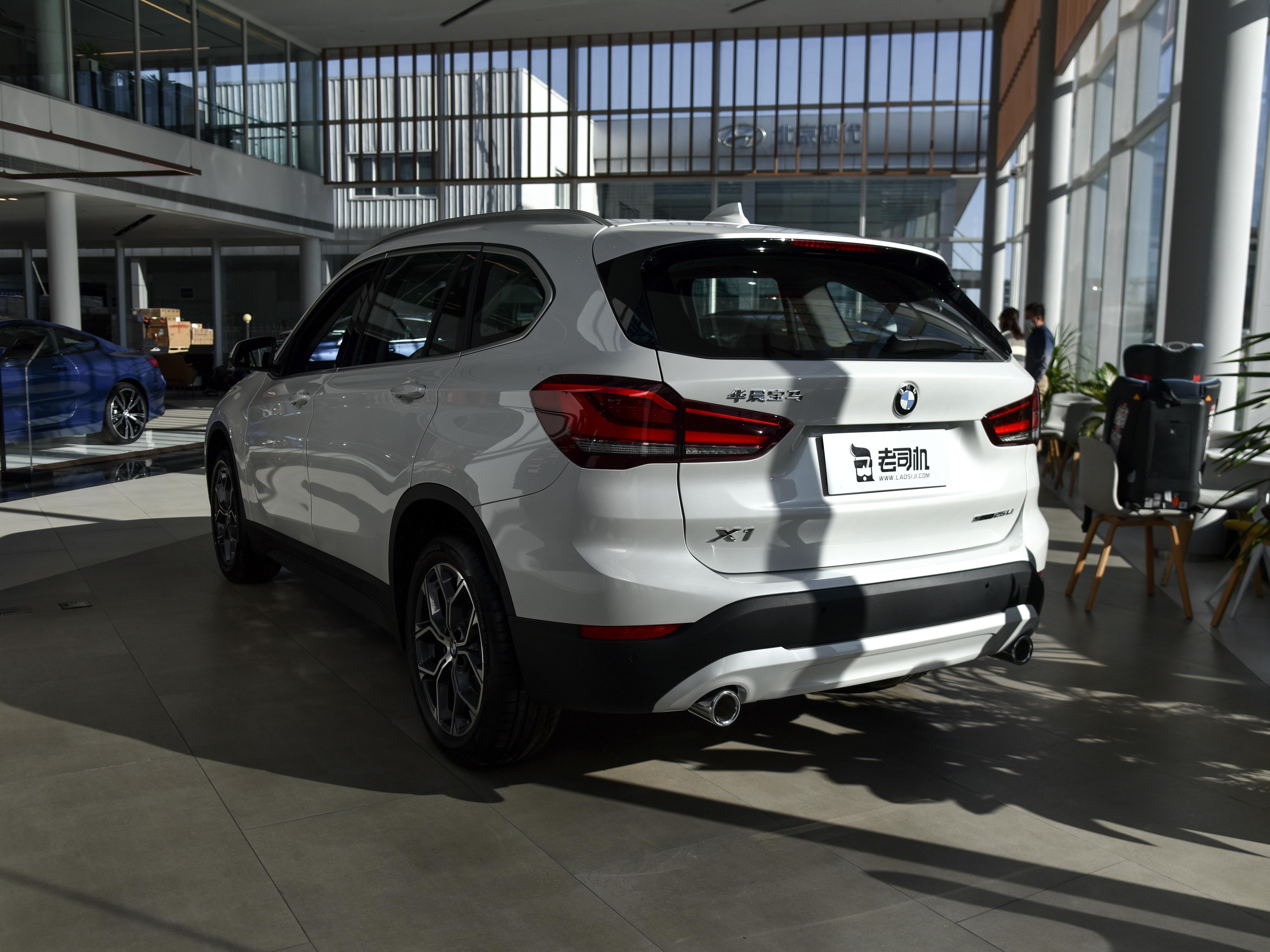 空间依旧够大的豪华入门suv,四缸 自动挡,带你看宝马x1