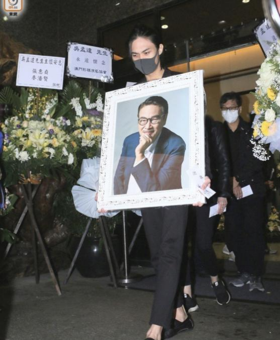 香港最牛扶灵名单(香港巨星丧礼的扶灵人：谢霆锋为梅艳芳捧遗像，刘德华扶灵过两次)