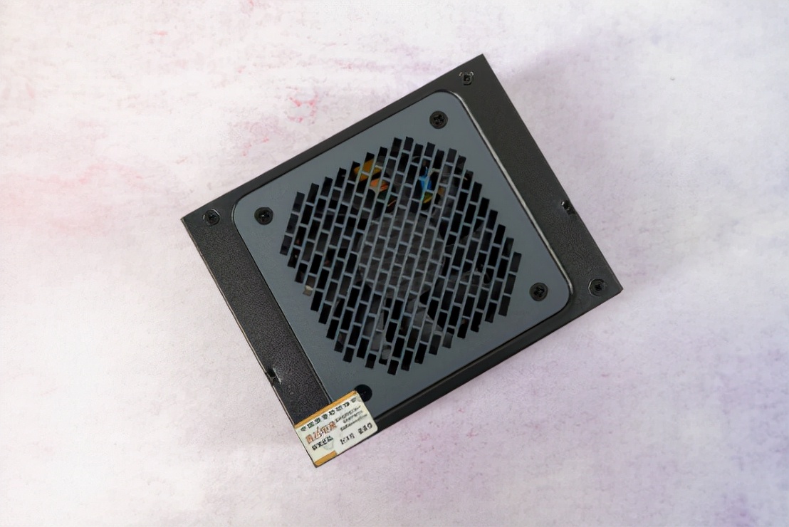 提着走的3A游戏ITX主机，超频三蜂鸟2装机体验