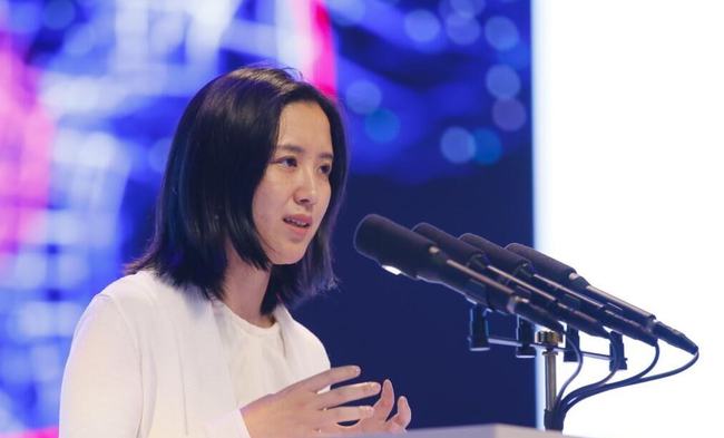 烂摊子留给美团王兴，用摩拜套现15亿完美退场，胡玮炜有多精明？