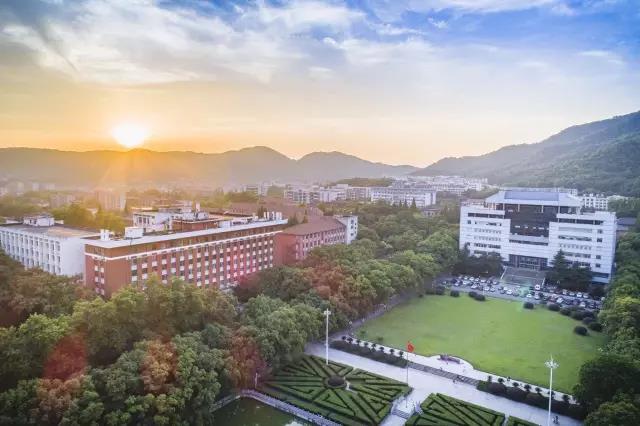 坐拥5大校区，14个食堂吃遍网红美食，湖南这所