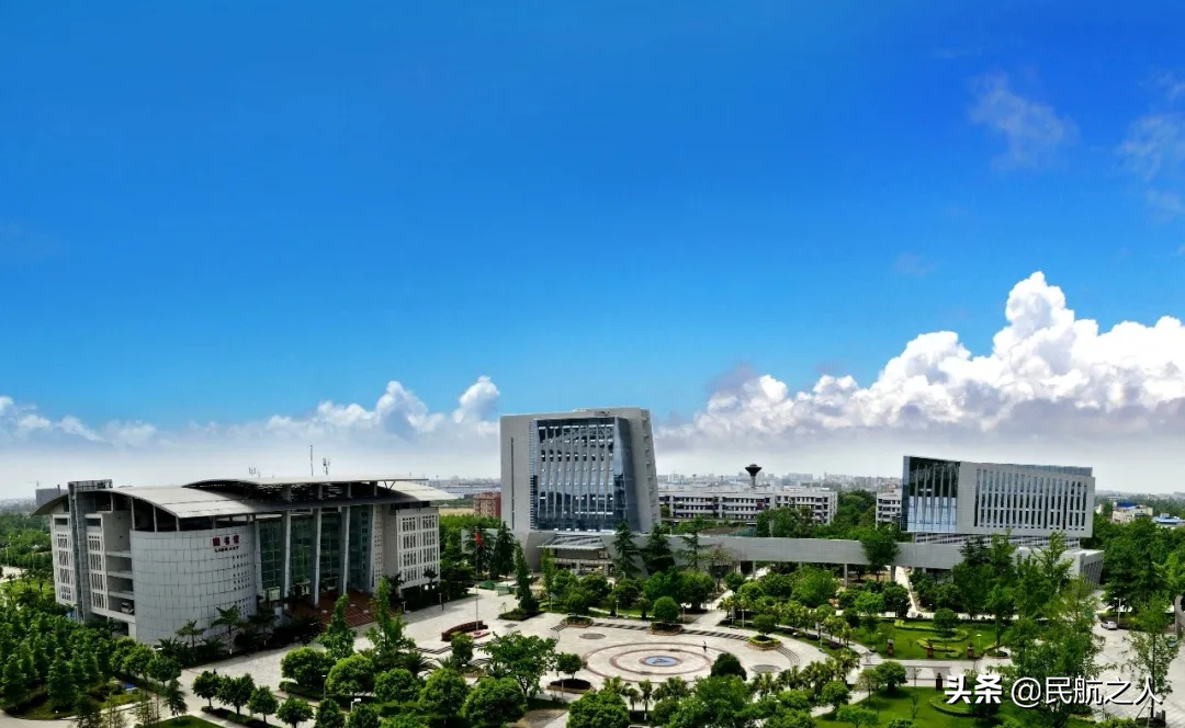 中国民航飞行学院：这里不只有靓女帅哥，更有王牌专业