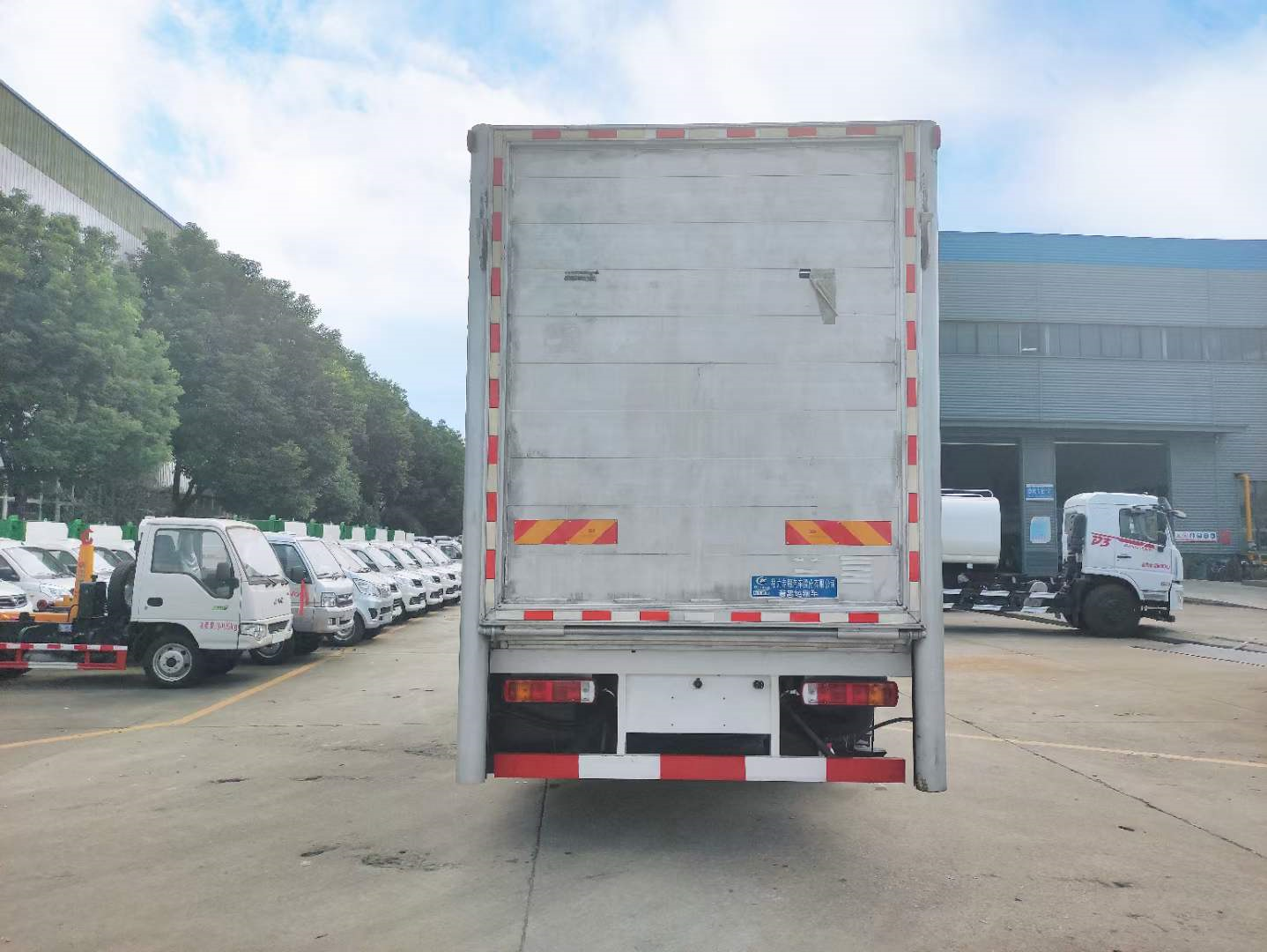 全封闭符合新规要求的国六畜禽运输车，福田奥铃CTS9畜禽运输车