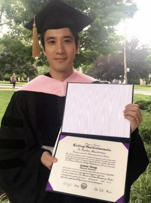 明星高考成绩揭秘：关晓彤552分北电第一，赵露思成绩差到想复读