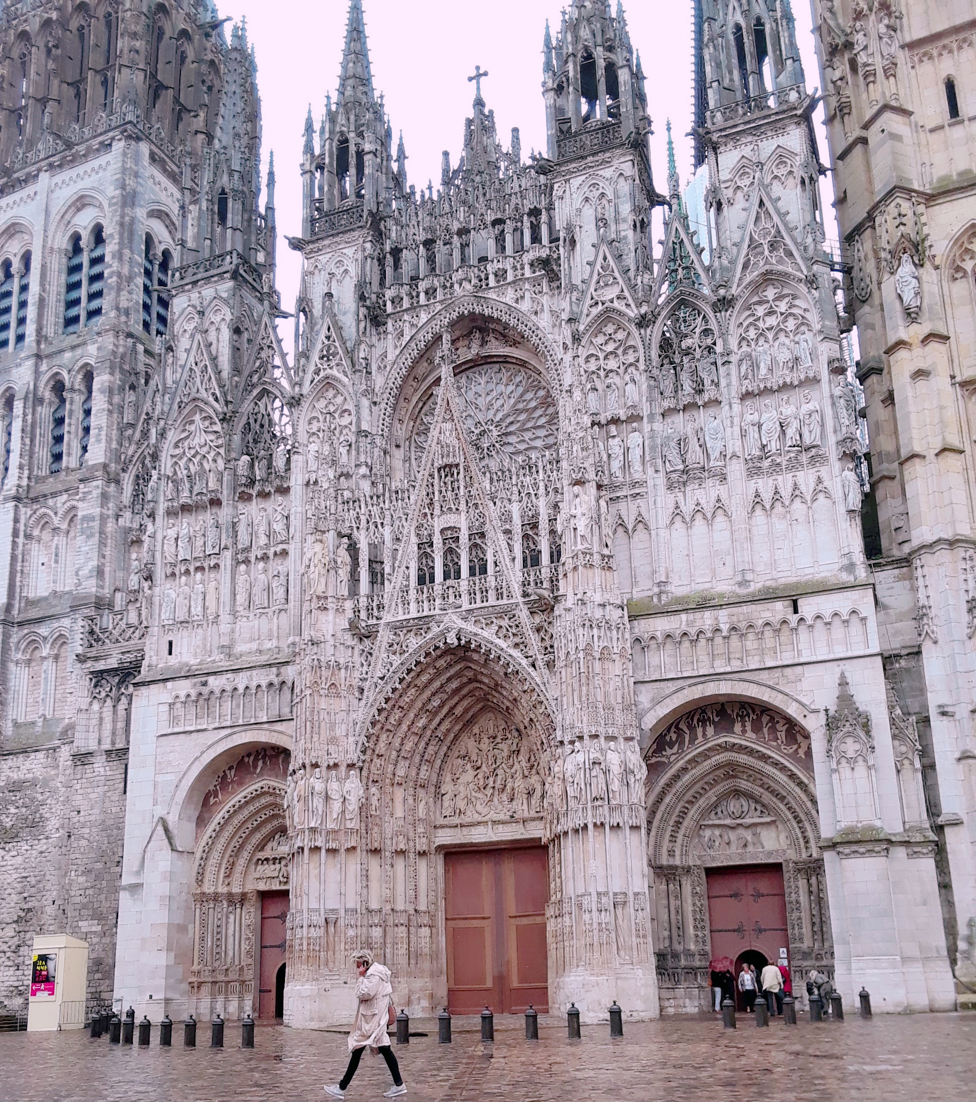 哥特式建筑的代表之一,鲁昂大教堂,是所有人安全的港湾