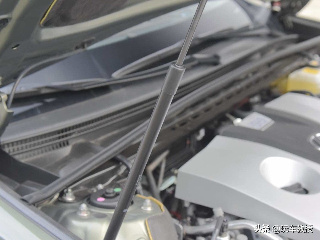 新款雷克萨斯ES亮相！外观更犀利 内饰更具科技感