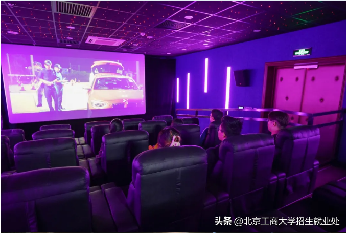 火了！北京“超豪华”大学：占地83万平米，网红美食扎堆，还新建专业级影院！