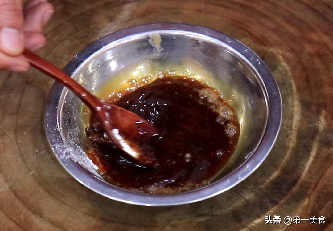青椒猪肝不要直接下锅炒，厨师长教你鲜嫩不腥技巧，学会在家做