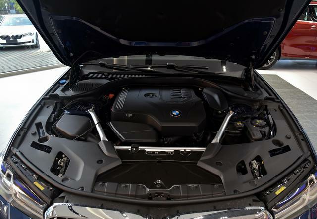 豪华行政级轿车，油耗6.7L，高性价比性能带大屏，带你看宝马5系