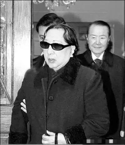孔祥熙、宋霭龄夫妇2子2女，三个子女婚事离奇，只有幼子留一后人
