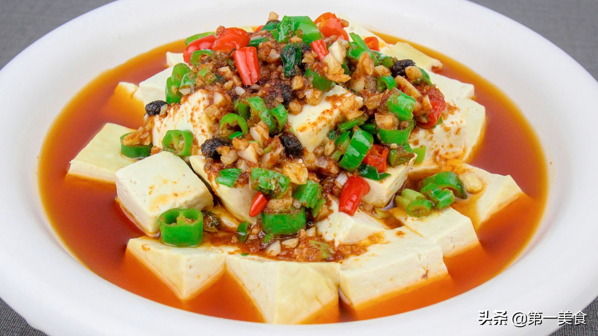 凉拌豆腐怎么做(教你做出香辣爽口的凉拌豆腐)