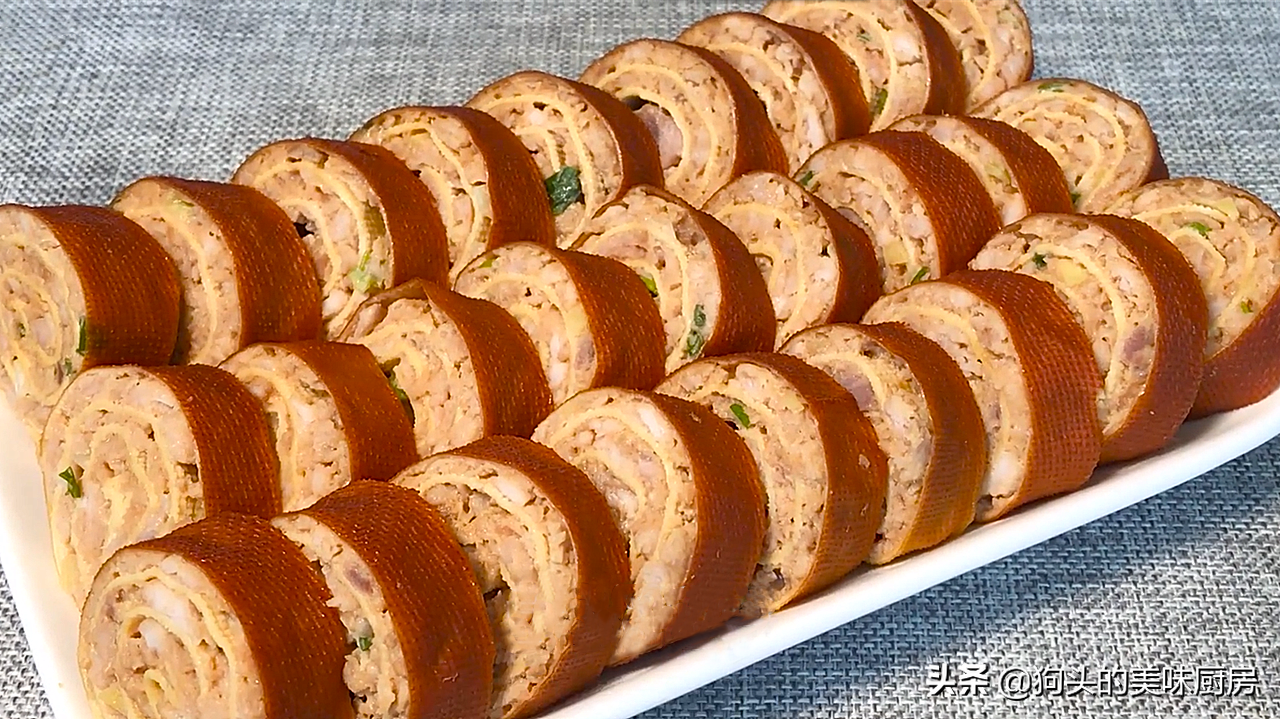 肉馅别包饺子了，试试这样卷一卷，层层都有肉，上桌就是硬菜