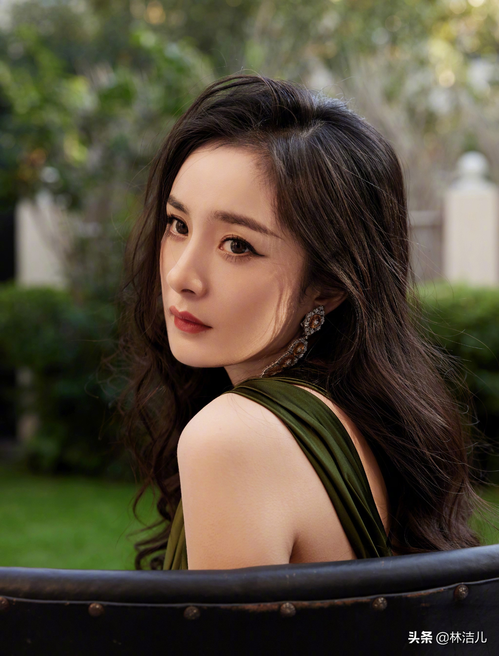 年底活动不断,女明星们的红毯自然又成了颜控盛宴.