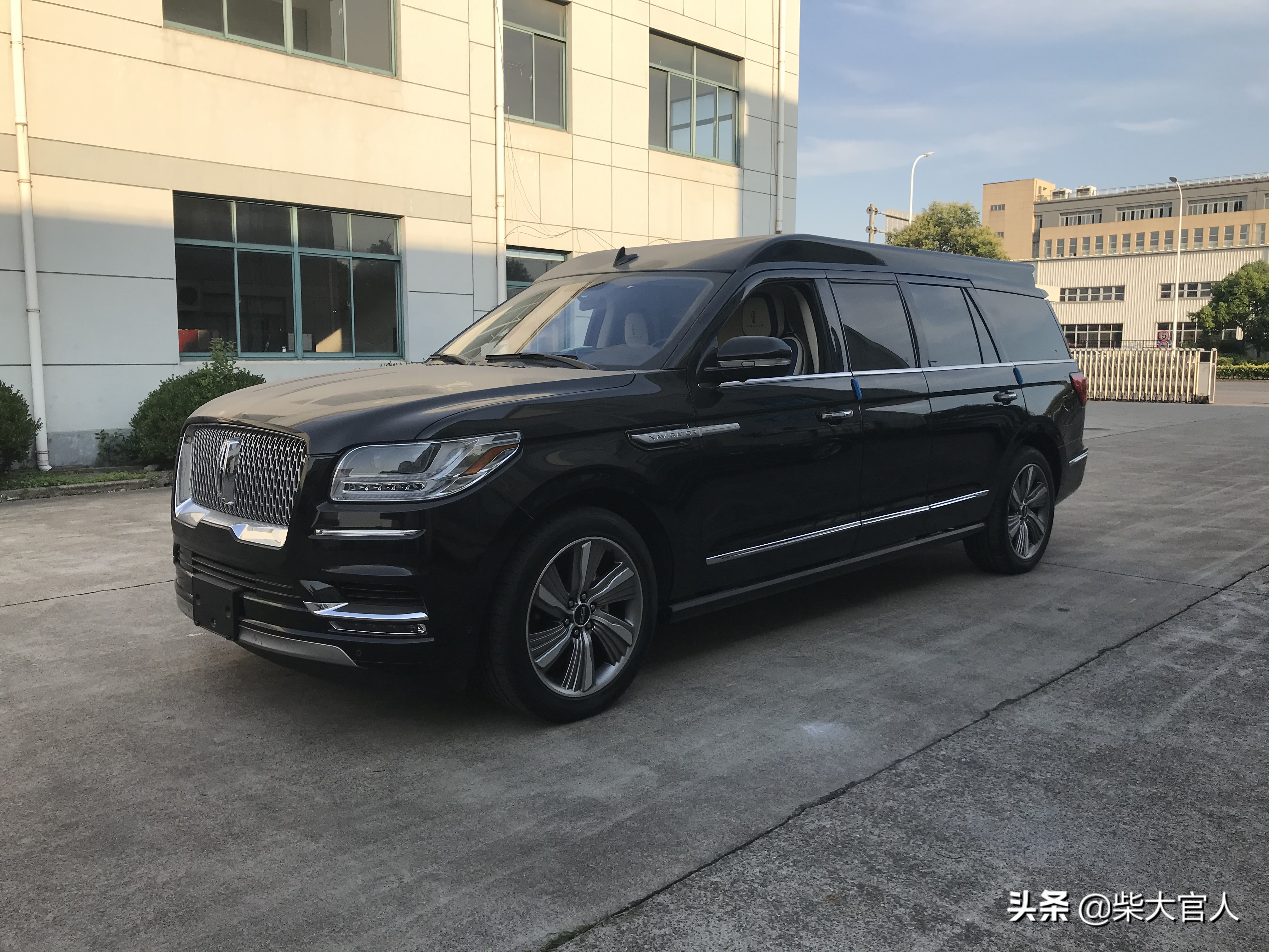 市场仅存的两款礼宾车，林肯领袖一号将经典奢华传承下去