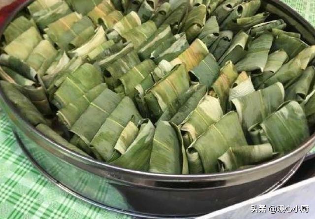 60岁大妈街边卖“它”，成本2元，售价5元，每天只卖200个