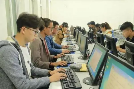 计算机成“热门专业”，毕业生透露真实就业情况，有些出乎意料