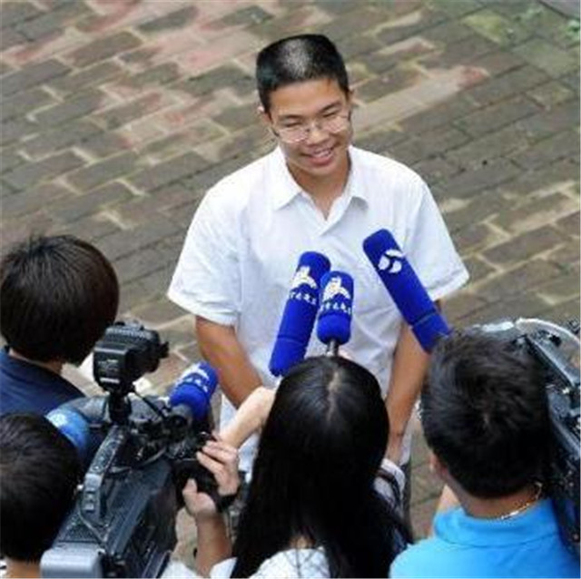 这篇难倒阅卷老师的高考作文，全篇755字却拿了满分，怎么回事？