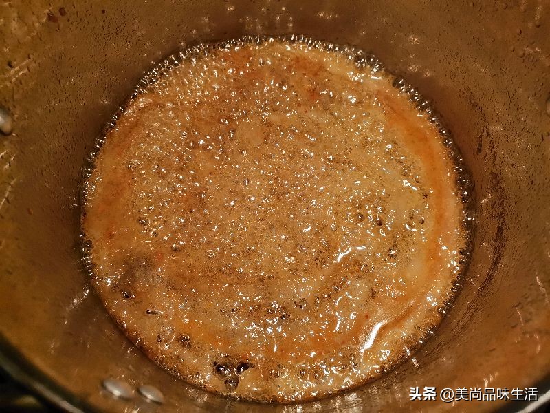 炸过食物的油变黑有异味怎么办？只需一物，就可以让油瞬间变清