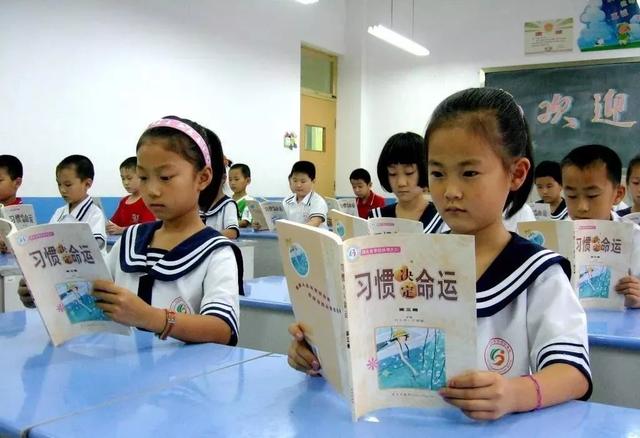 义务教育不是免费的吗？家长质疑学校乱收费，晒收费单引网友热议