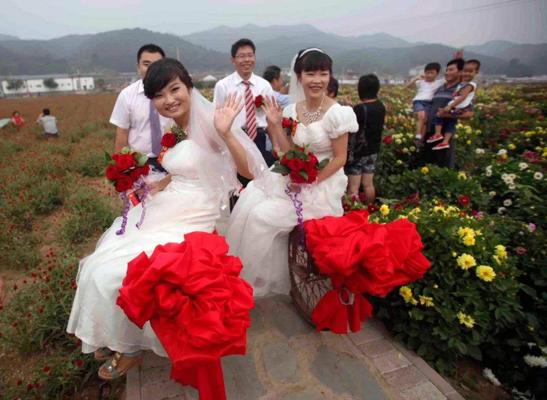 男大学生请假条走红，理由让老师无法拒绝，没毕业就结婚也有好处