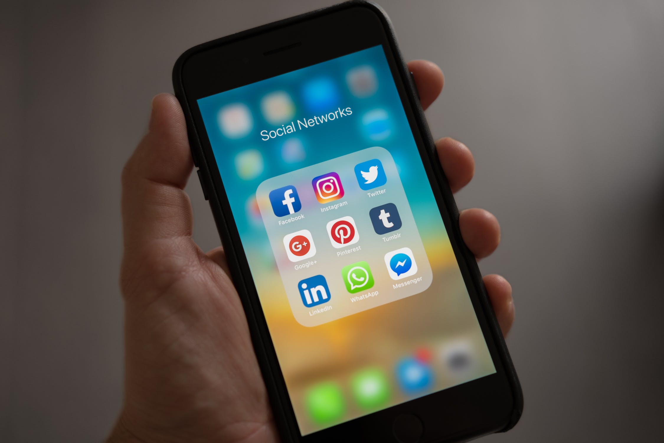 iPhone自带两种录屏方法，轻松设置手机录屏