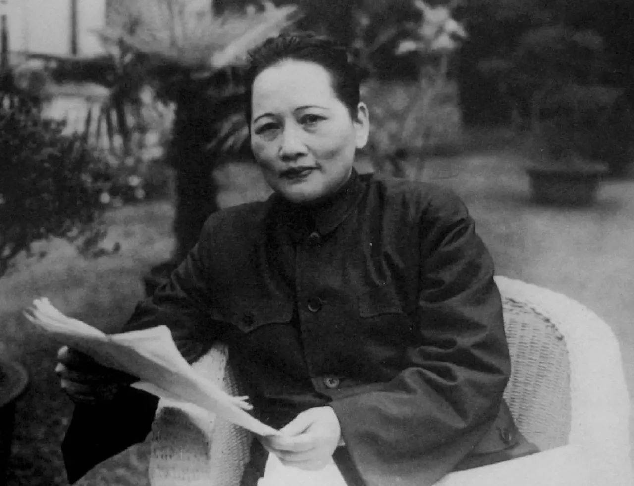 49年新中国成立后，十大元帅夫人担任什么职务，1955年有几人授衔