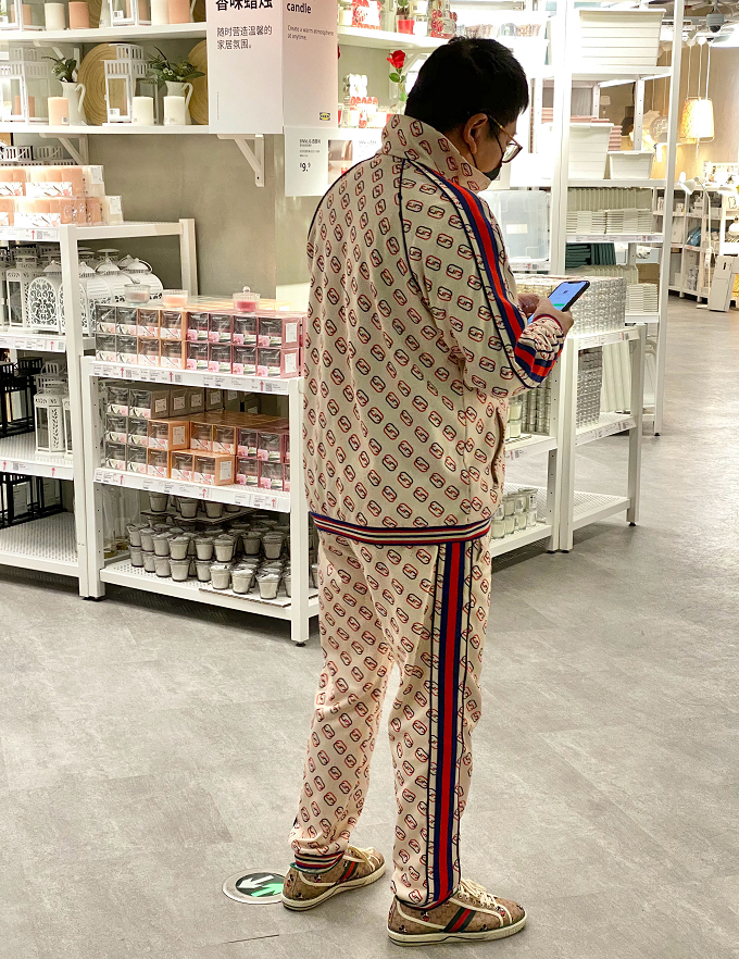 上海大爷爱穿什么鞋？国货飞跃回力、日本亚瑟士，比皮鞋香太多