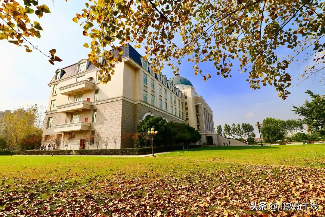 邓忠君：扎根四川大学锦城学院学生农场的“现代农夫”