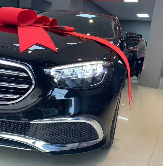 体验奔驰E300L：外观“小S级”，内饰奢华，2.0T+9AT，优惠咋样？