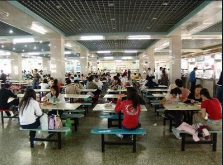 大学食堂标语“大盘点”，看着很是犀利，学生直言全是套路