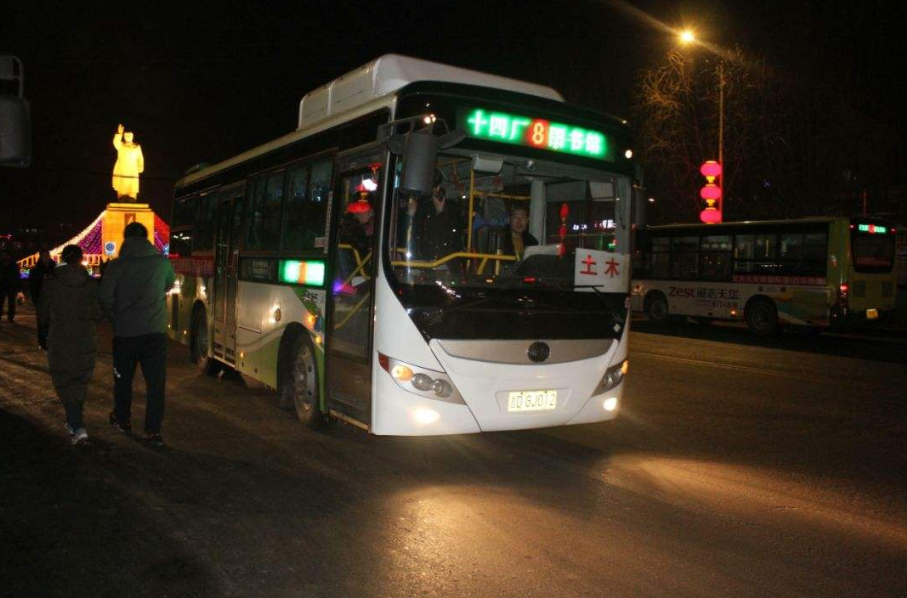 大一学生上晚自习，并不是“欺负”新同学，要明白这是特殊照顾