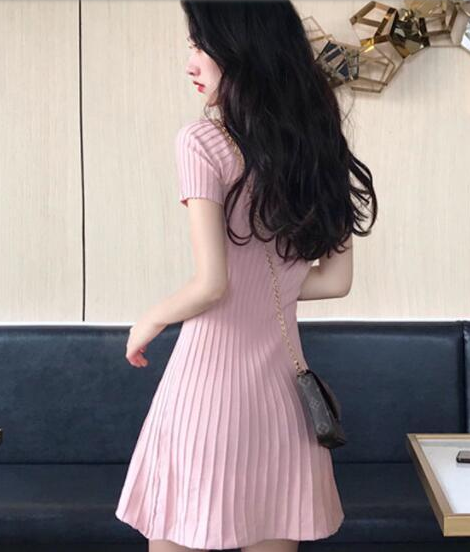 心理测试：4件粉红裙子，你会穿哪件？测你最近的桃花运有多旺