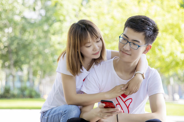 10多年未见面的初恋情人竟约我去宾馆,我到底要不要去呢