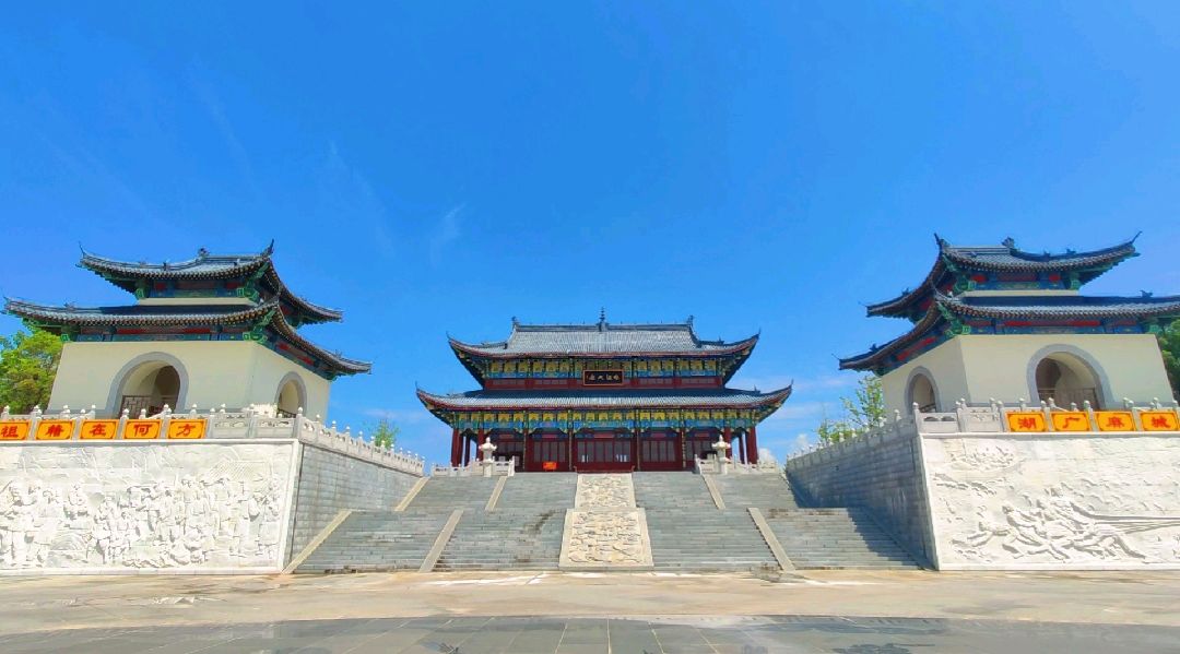 争取武汉高校在麻城设立分校，尽快结束麻城没有大学的历史