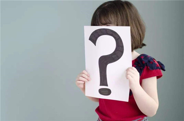 幼儿园让孩子画出“妈妈的睡姿”，脑洞大开的画面，小心回家挨打