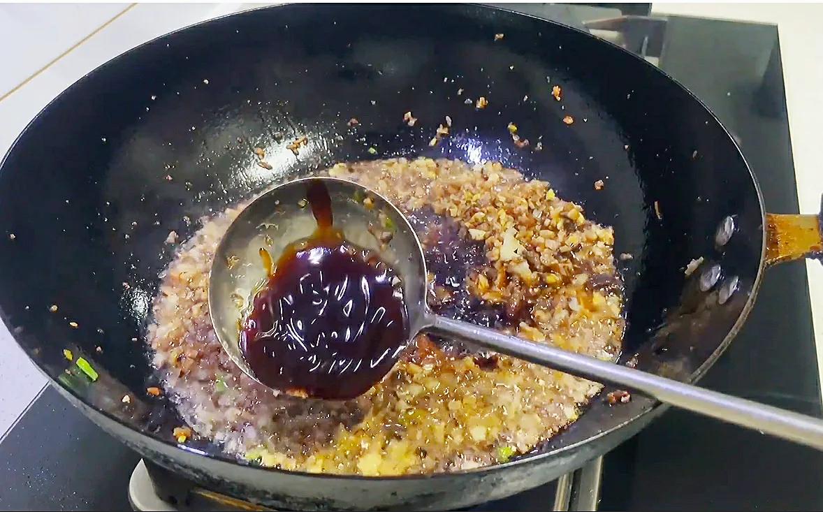 爱吃面条的收藏好，面馆老板教我特色炸酱做法，拌面拌饭都好吃