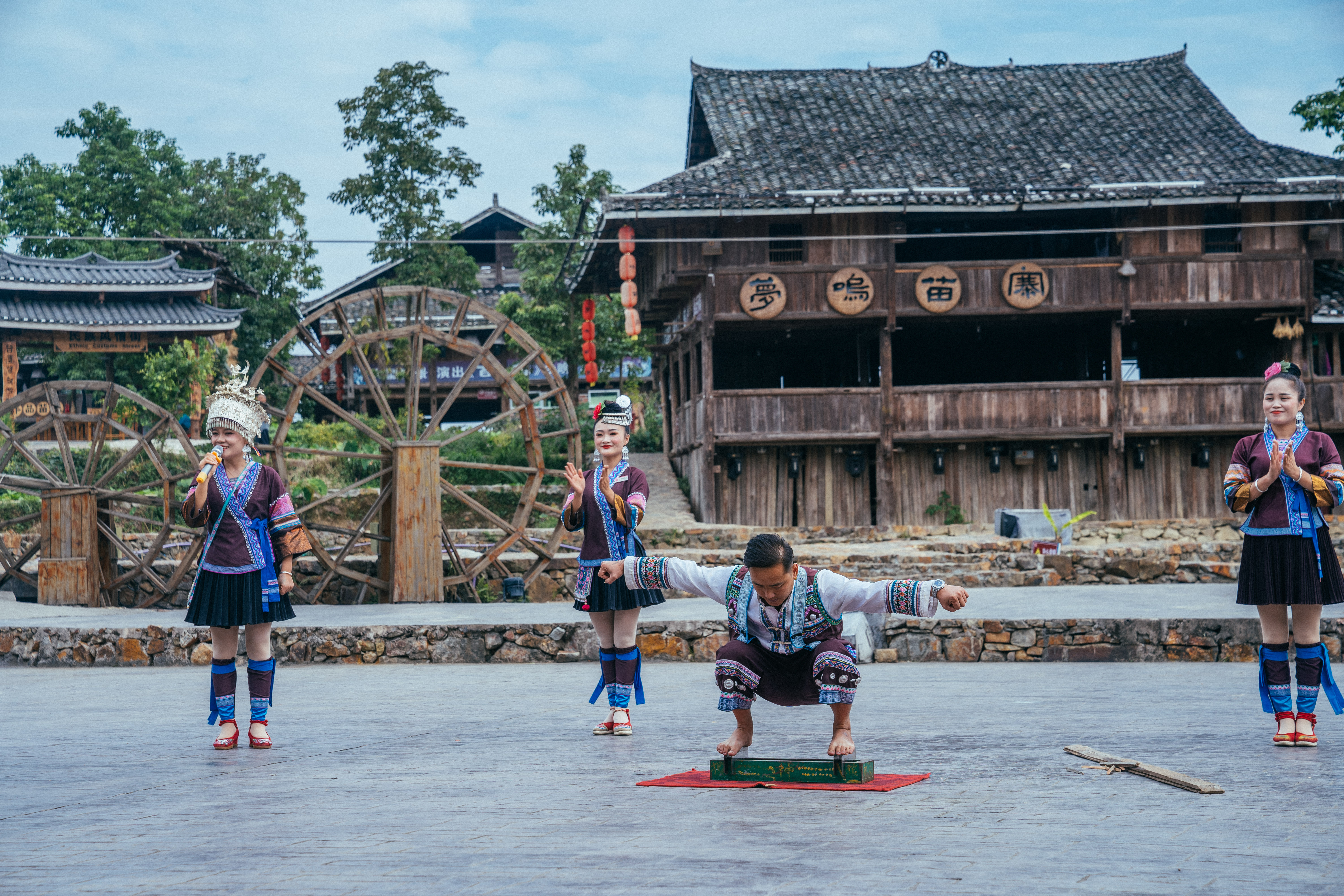 柳州融水梦呜苗寨拦门酒体验当地的婚礼真是太热闹了