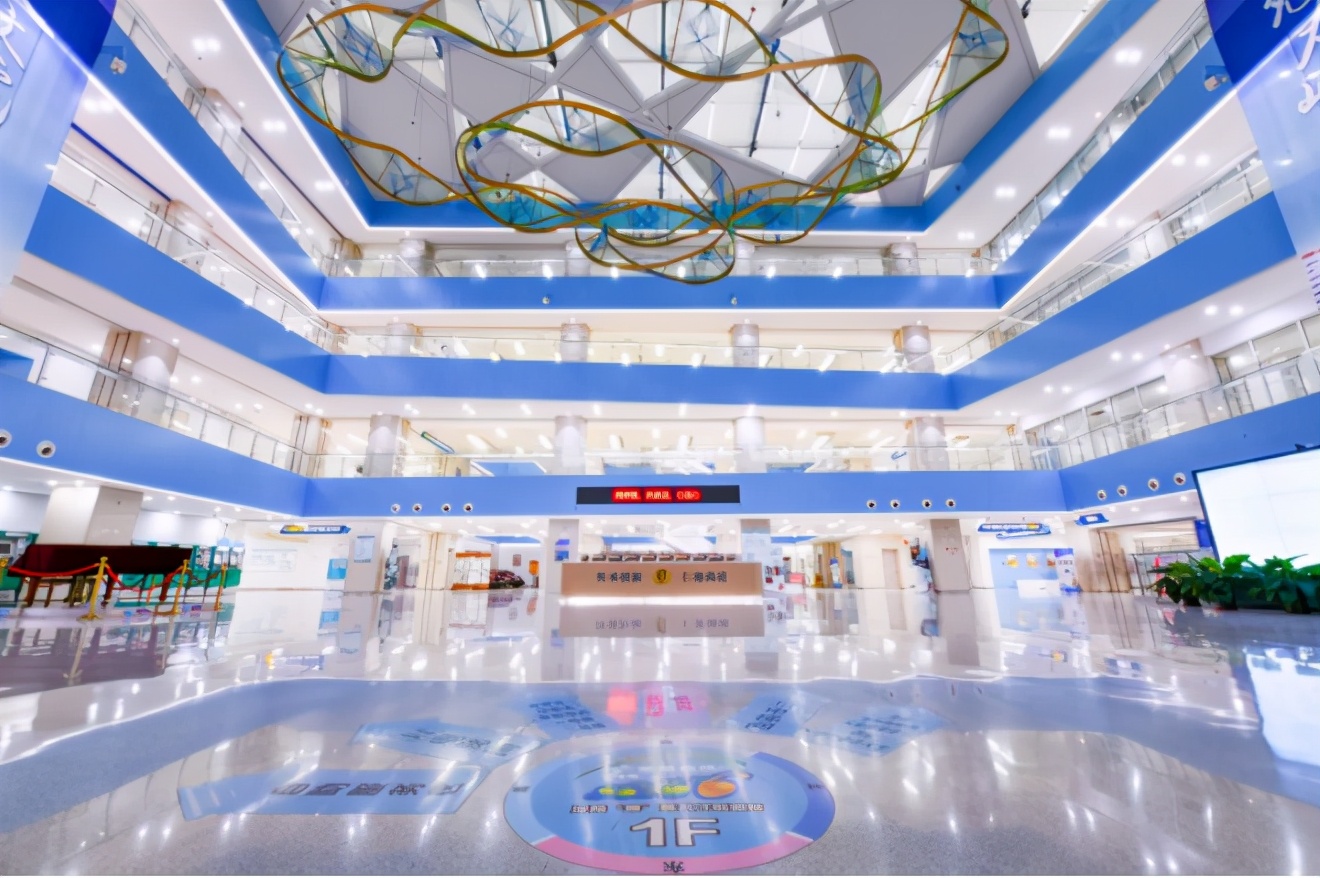 央视频频聚焦！占地2655亩，这所建在海边的山东高校，已跻身全国百强！